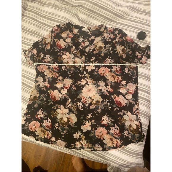 Floral Stretchy Mesh V-Neck Collarless Partial Button Down Blouse Size 2X​ - Picture 3 of 5